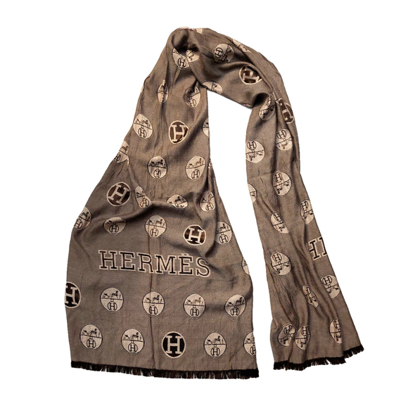 HERMÈS Accessories - HERMÈS Iconic Brown & Beige  Reversible H Horse & Carriage Print Scarf Pre-owned